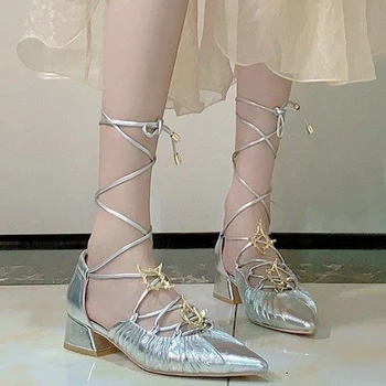 Dizainerių moterys Stambios basutės Seksualūs suvarstomi viduriniai kulniukai Prekės ženklo siurbliai 2023 m. vasaros naujų tendencijų suknelių vakarėlis Smailūs kojų moteriški batai